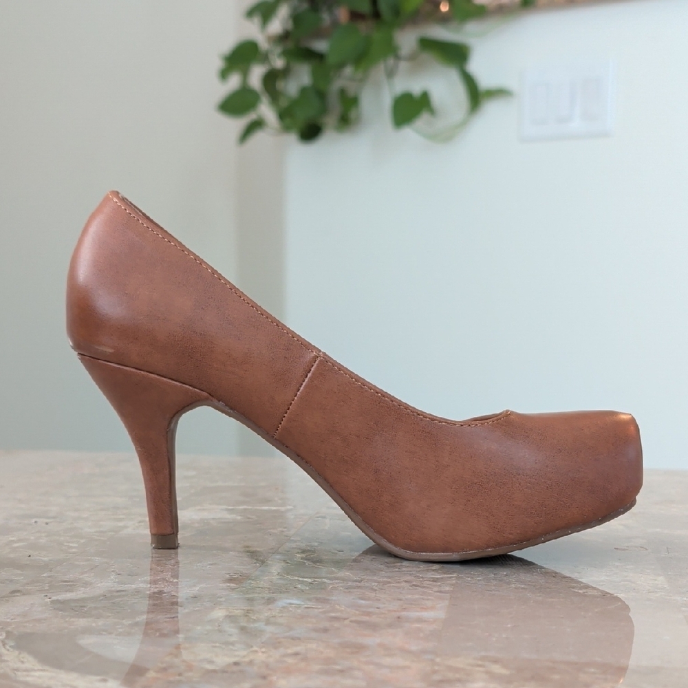 NWOT Dream Pairs Brown Leather Heels - Picture 6 of 9